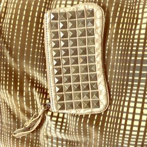 Fun wrist purse. Great embellishments‼️ Like New‼️